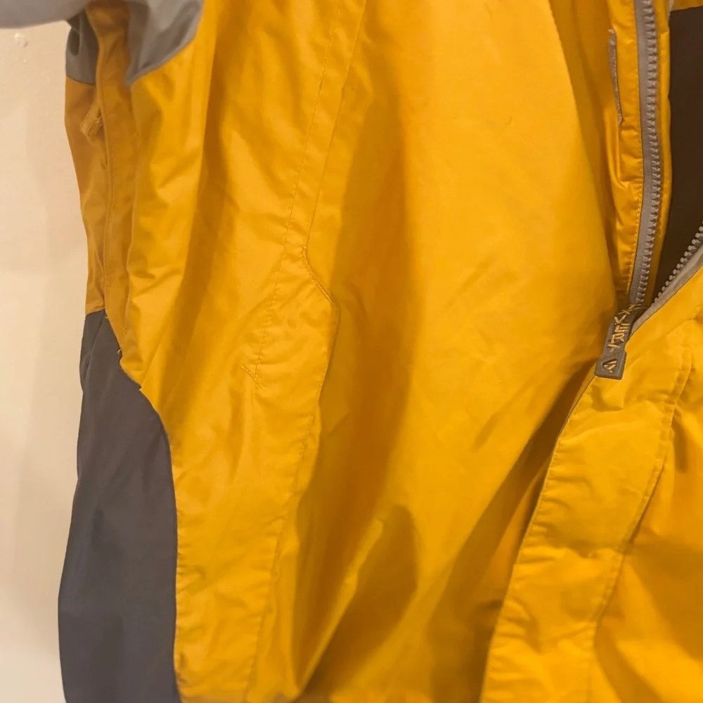 Columbia Vertex Yellow and Gray Outdoor Jacket